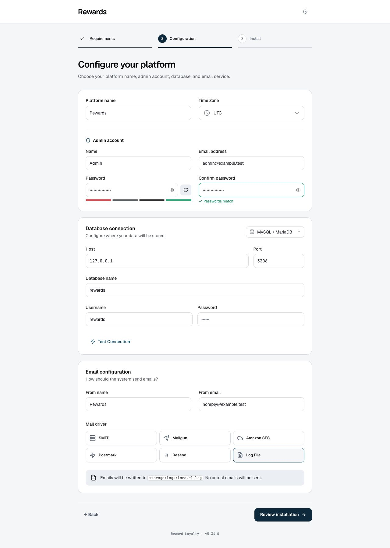 The installer configuration screen with platform, admin, database, and mail fields.