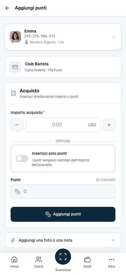 Il personale controlla l'importo dell'acquisto prima di aggiungere punti.