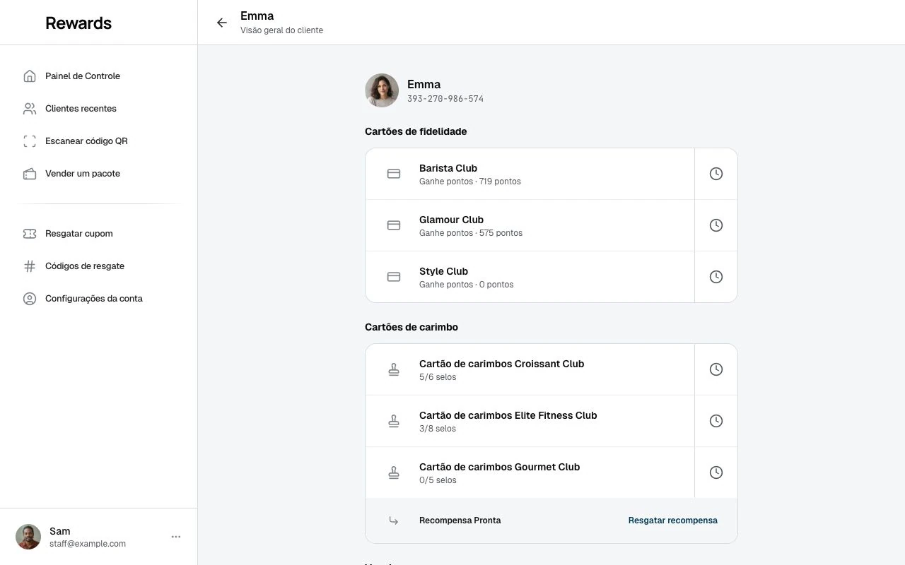 Prévia da interface da equipe no computador: os cartões e carimbos de um cliente e uma recompensa pronta para resgatar
